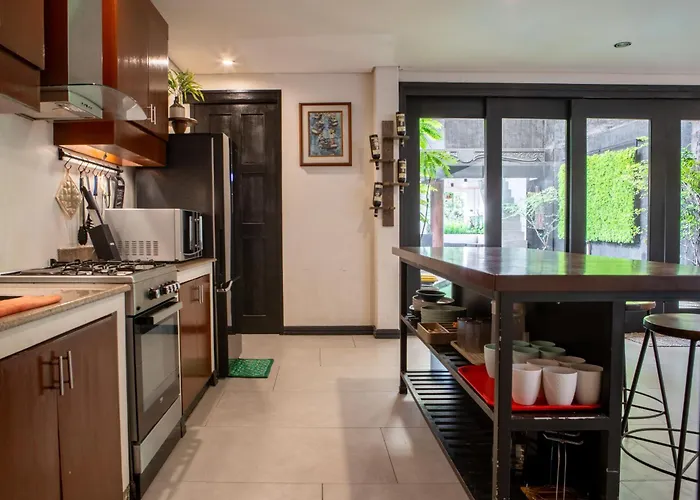 Tropical Poolhouse Qc