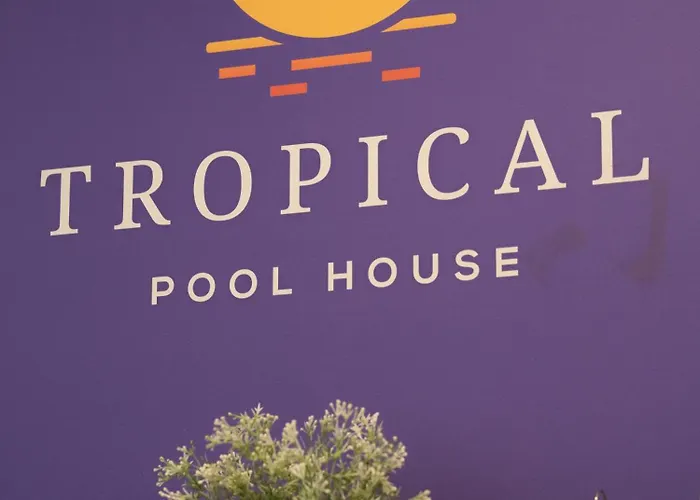 Tropical Poolhouse Qc Apartment